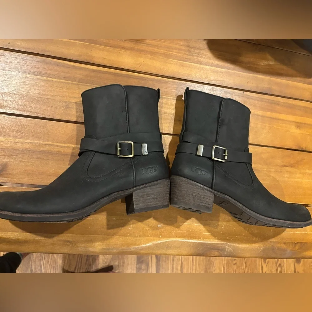 UGG 1010204 Lorraine Weatherproof Leather Black Boots Women’s size 10